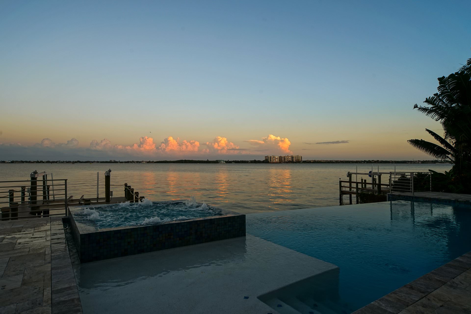 Villa Bequia – Sunset Pool Out