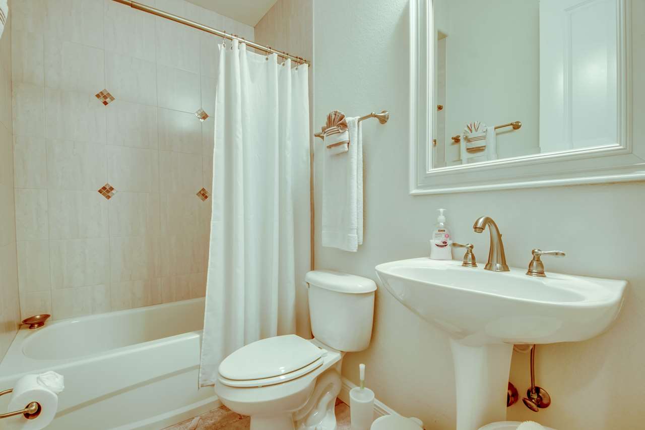 Villa La Favorita – Guest Bathroom 2 1280